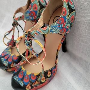 NEW Penny Loves Kenny heels